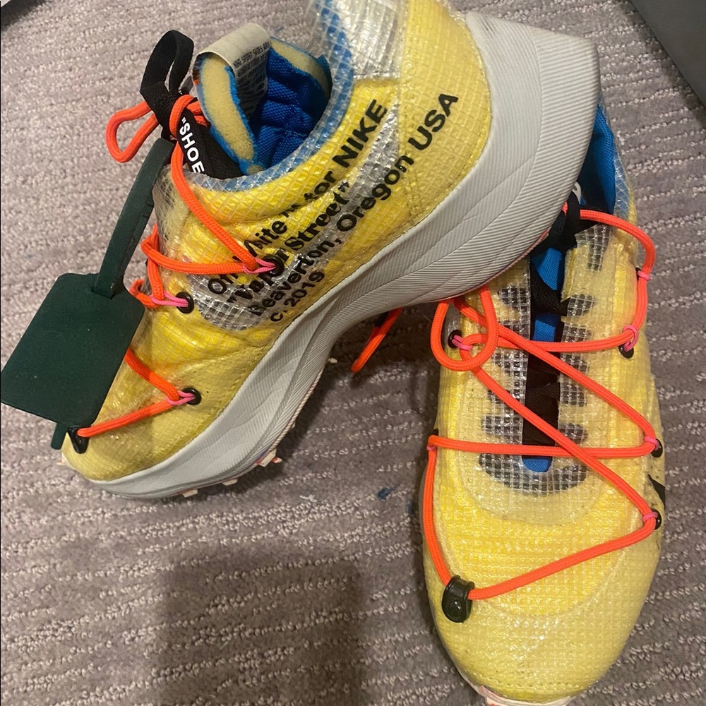 Off white Nike cool sneakers